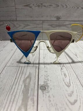 Novelty Cocktail-Inspired Triangle Sunglasses - Blue & Cream